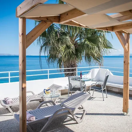 Apartment The Spot On The Beach By Fiona Palaiokastro (Crete)